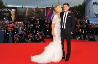 Zac dan Maika tampil serasi. Pascal Le Segretain/Getty Images.