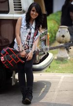 Gaya Centil si Rocker Manis