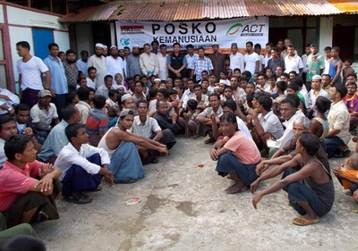 Relawan Indonesia Berikan Bantuan ke Muslim Rohingya