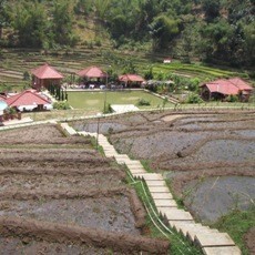 Melepas Penat di Pondok Aki dan Enin
