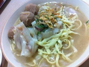 Sluurrpp! Hangat Kenyal Gurih Mie Kocok Kota Kembang
