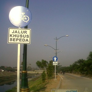 Jadi Jalur Khusus Sepeda, Tepian BKT Tak Bisa Lagi Dilewati Motor