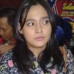 Suami Pusing Nonton Ine Febriyanti Main Teater