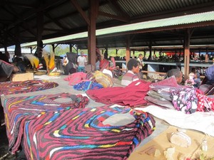 Belanja Aksesori Asli Papua, Serbu Pasar Wamena!