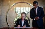 Hillary Mampir ke Sekretariat ASEAN di Jakarta