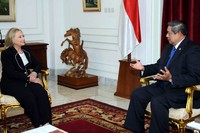 Presiden SBY berbincang dengan Hillary Clinton. (Rusman Jhony/Setpres).