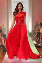 Aksi Miranda Kerr di Catwalk