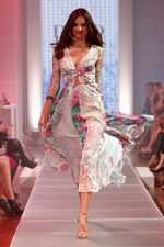 Aksi Miranda Kerr di Catwalk