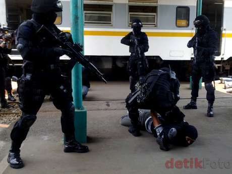 HP dan Laptop Firman Turut Diamankan Polisi