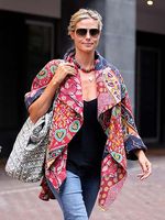 Heidi Klum Pakai Batik?