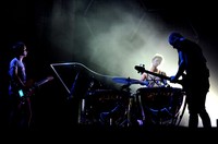 Muse tampil memukau seperti biasanya di acara L.A. Rising di L.A. Memorial Coliseum, Los Angeles, California. Kevin Winter/Getty Images.