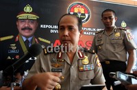 Menurut Boy, Firman saat ini masih di Jakarta. Tim Penyidik dan Densus 88 masih melakukan pemeriksaan atas pria tersebut. (Ramses/detikcom).