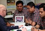 Pendukung Jokowi Adukan Spanduk Foke