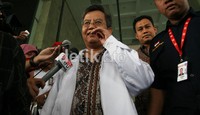 Jacobus Purwono meninggalkan gedung KPK seusai diperiksa KPK. Ramses/detikcom.