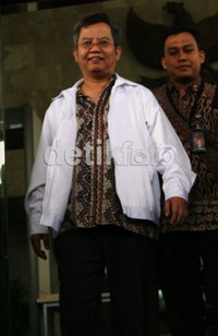 Mantan Dirjen Listrik Kementerian ESDM Jacobus Purwono yang menjadi tersangka dalam perkara ini, menyatakan seluruh substansi kasus dapat dilihat di persidangan. Ramses/detikcom.