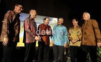 Duta Besar Australia untuk Indonesia H.E Greg Moriarty (ketiga dari kiri), berbincang dengan jajaran direksi Commonwealth Bank Australia (CBA) di Jakarta.