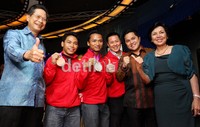 Bangga atas prestasi atlet Indonesia dalam ajang Olimpiade London 2012, Bank BCA memberikan penghargaan kepada atlet yang berhasil mengharumkan nama bangsa di ajang tersebut.