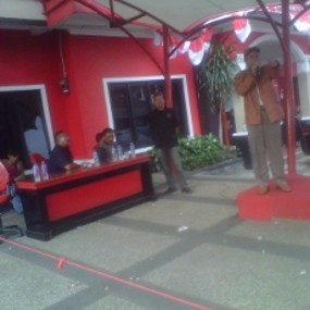 Kisruh Kepemimpinan, Massa PDIP Gelar Aksi di Kantor DPD Jabar