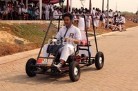 Wusss....! Bisa ngebut mirip gokart lho...