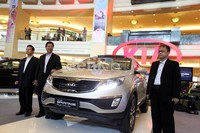 PT KIA Mobil Indonesia membanderol mobil tersebut Rp 355 juta on the road Jakarta.