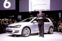 CEO VW Martin Winterkorn memperkenalkan VW Golf VII di Berlin, Jerman. (Dok VW).