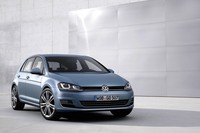 Di bagian depan, Golf terbaru memiliki desain baru di lampu, grille, fog lamp. (Dok VW).