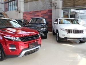 Orang Kaya Beli Mobil Mewah Seperti Beli Permen