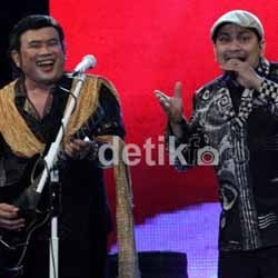 Aksi Kolaborasi Rhoma Irama & Tompi