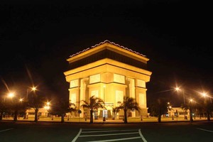 Tak Cuma Paris, Kediri Juga Punya Arc de Triomphe