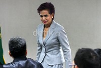 Miranda tiba di ruang sidang. (Ramses/detikcom).