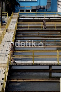 Kondisi ini berimbas pada kurangnya pasokan air bagi warga Jakarta.