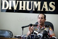 Karo Penmas Mabes Polri, Brigjen Pol Boy Rafli Amar juga memberikan keterangan terkait penemuan bom rakitan di rumah Muhammad Thorik di Tambora, Jakbar.