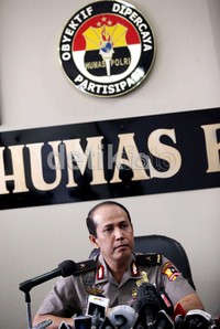 Karo Penmas Mabes Polri, Brigjen Pol Boy Rafli Amar mengatakan, pihak kepolisian masih memburu Muhammad Thorik ke sejumlah lokasi.