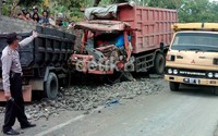 Kecelakaan ini melibatkan sebuah truk fuso bernopol R 1803 BK dengan sebuah truk pengangkut batu bernopol R 1794 AK dan sebuah truk fuso pengangkut semen bernopol R 1478 PB.