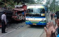 Akibat peristiwa ini kemacetan panjang terjadi sekitar 3 kilometer.