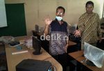 Kelas Penuh Debu, Siswa Belajar di Luar