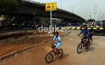 Melihat Jalur Sepeda di BKT