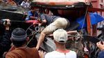 Evakuasi Sopir Korban Kecelakaan di Banyumas