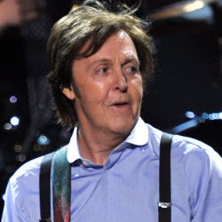 Paul McCartney Dapat Medali Kehormatan dari Presiden Prancis