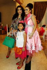 Mayangsari di Ultah ke-1 Amora Lemos