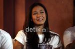 Adinia Wirasti Senang Pakai Batik