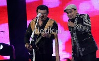 Mereka turut memeriahkan acara HUT TVRI ke-50, Jalan Gerbang Pemuda Senayan, Jakarta Selatan, Rabu (5/9/2012). Gus Mun/detikHOT.
