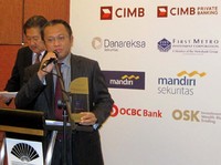 Penghargaan sebagai apresiasi atas kinerjanya. (dok Muamalat)