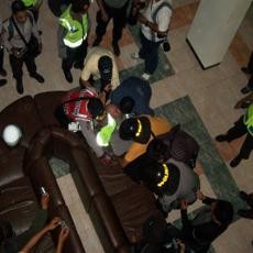 Dilempar Batu Pendemo, Kapolres Lumajang Jatuh Pingsan
