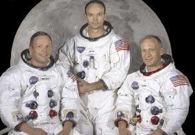 Jasad Neil Armstrong Akan Dimakamkan di Laut