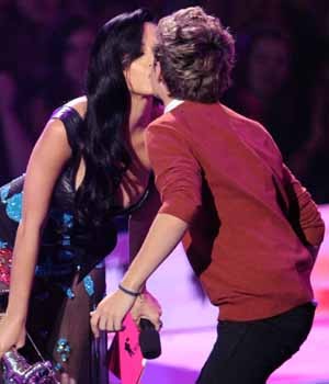 Katy Perry Cium Niall One Direction