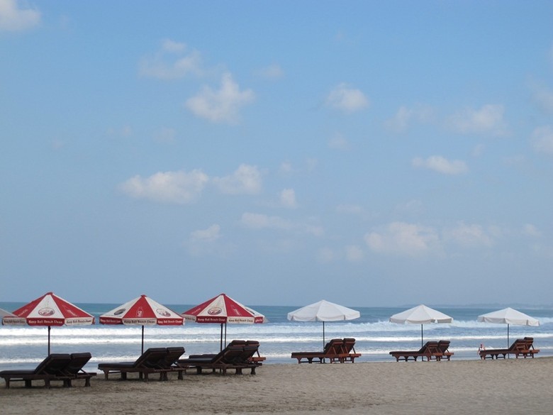 Damainya Pantai Kuta Di Pagi Hari