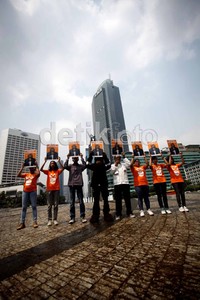 Massa Centre For Orang Utan Protection (COP) menggelar aksi demo di Bundaran Hotel Indonesia Jakarta.
