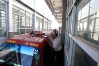 Seorang sopir membersihkan angkotnya di Terminal Pulogebang, Jakarta Timur.