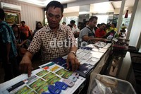 Di dalam situs tersebut, pelaku memasang tarif untuk paket buku rekening sebesar Rp 1 juta. Sementara harga paket lengkap yang terdiri dari buku rekening plus ATM plus token dan KTP pemilik rekening dengan harga Rp 2 juta.